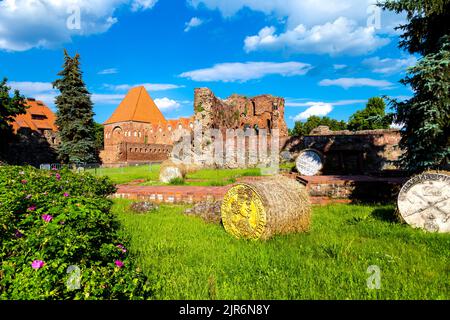 Teutonic Castle ruins (Ruiny zamku krzyżackiego w Toruniu) from 14th century, Torun, Poland Stock Photo