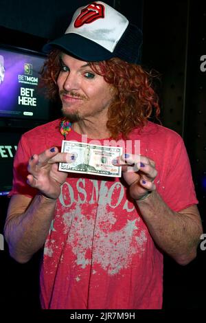 Las Vegas, NV, USA. 22nd Aug, 2022. Carrot Top pictured as Carrot Top places first wager at the opening of BetMGM Sportsbook at The Cosmopolitan of Las Vegas on August 22, 2022 in Las Vegas Nevada. Credit: Dee Cee Carter/Media Punch/Ģ����ý Live News Stock Photo