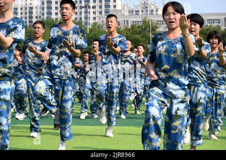 HANDAN, CHINA - AUGUST 21, 2022 - An aerial photo shows Senior one student students taking part in military training in Handan, Hebei Province, China, Stock Photo