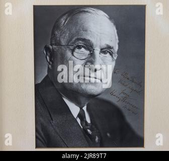 Beverly Hills, USA. 22nd Aug, 2022. Portrait signed by Harry S. Truman. Artifacts from the Gangsters, Cowboys, Politicians, & Astronauts auction at Juliens Auctions. 8/22/2022 Beverly Hills, CA., USA (Photo by Ted Soqui/SIPA USA) Credit: Sipa USA/Alamy Live News Stock Photo