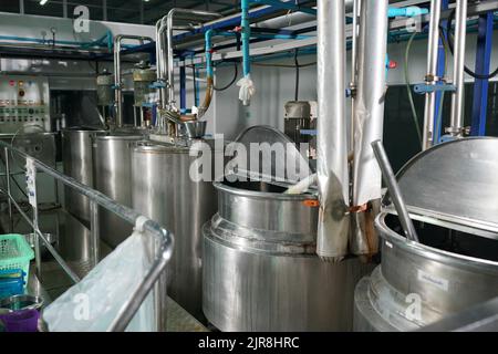 Mixologist Tony Conigliaro at his drinks laboratory 'Drink Factory',  London, UK Stock Photo - Alamy