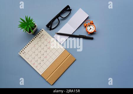 November 2022 desk calendar with alarm clock set at 9 o'clock. Copy space. Stock Photo