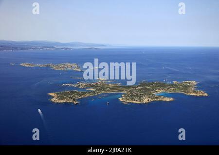 Southern Corsica, Corse-du-sud department: the Lavezzi archipelago in the Strait of Bonifacio. Aerial view of the Islands of Lavezzo and Cavallo, with Stock Photo