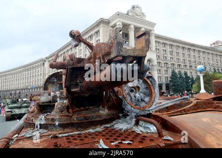 Non Exclusive: KYIV, UKRAINE - AUGUST 20, 2022 - Destroyed russian military equipment is displayed at the exhibition dedicated to the Independence Day Stock Photo
