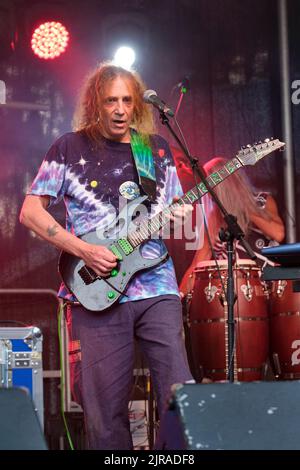 Ed Wynne of Ozric Tentacles performing at Weyfest Festival, Tilford, England, UK. August 21, 2022 Stock Photo