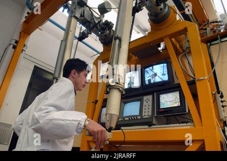 Maintenance of nuclear reactor Stock Photo - Alamy