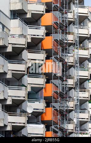 Germany, North Rhine-Westphalia, Cologne, Scaffolding and rows of apartment balconies Stock Photo