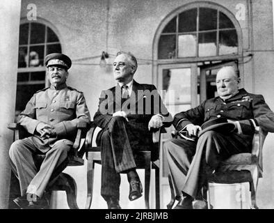 Joseph Stalin, Franklin D. Roosevelt, and Winston Churchill on the portico of the Soviet Embassy during the Tehran Conference, 1943 Stock Photo