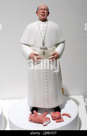 Mexico City, Mexico. 22nd Aug, 2022. Sculpture detail of Pope Francis of the Chilean artist Pablo Maire, before the exhibition 'Chao Tradicion Catholic hierarchy' at the Aguafuerte Gallery. (Credit Image: © Luis Barron/eyepix via ZUMA Press Wire) Stock Photo