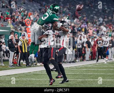 Atlanta Falcons linebacker Quinton Bell (56) looks on against the New York  Jets during a preseason NFL football game Monday, Aug. 22, 2022, in East  Rutherford, N.J. (AP Photo/Adam Hunger Stock Photo - Alamy