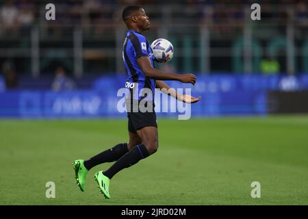 Milan, Italy, 20th August 2022. Denzel Dumfries of FC Internazionale controls the ball during the Serie A match at Giuseppe Meazza, Milan. Picture credit should read: Jonathan Moscrop / Sportimage Stock Photo