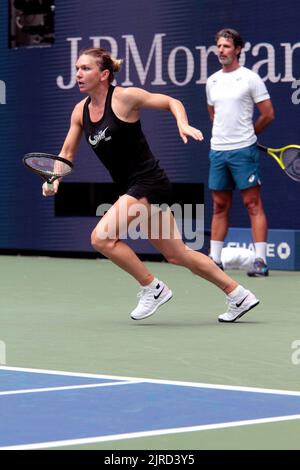 Flushing Meadows, New York, USA. 23rd Aug, 2022. Romania's Simona Halep practicing for the U.S. Open today at the National Tennis Center under the watchful eye of new coach, Patrick Mouratoglou. The tournament begins next Monday. Credit: Adam Stoltman/Alamy Live News Stock Photo