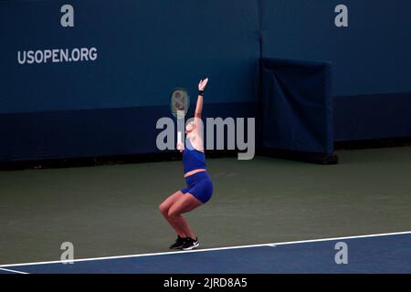 Flushing Meadows, New York, USA. 23rd Aug, 2022. Switzerland's Belinda Bencic practicing today for the U.S. Open at the National Tennis Center in Flushing Meadows, New York. The tournament begins next Monday. Credit: Adam Stoltman/Alamy Live News Stock Photo