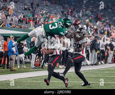 Atlanta Falcons linebacker Quinton Bell (56) looks on against the New York  Jets during a preseason NFL football game Monday, Aug. 22, 2022, in East  Rutherford, N.J. (AP Photo/Adam Hunger Stock Photo - Alamy