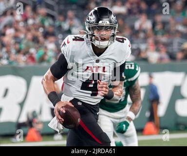 Atlanta Falcons quarterback Desmond Ridder (4) practices before a preseason  NFL football game against the New York Jets, Monday, Aug. 22, 2022, in East  Rutherford, N.J. (AP Photo/Frank Franklin II Stock Photo - Alamy