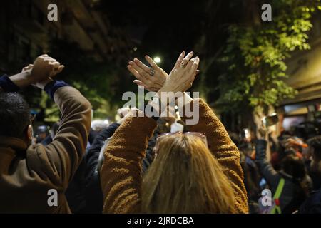 Buenos Aires, Argentina. 22nd Aug, 2022. Demonstration for and against Vice President Cristina Kirchner in front of her apartment after Prosecutor Diego Luciani requested 12 years in prison and lifelong disqualification from holding public office. Protester gesturing for the vice president to be handcuffed. (Credit Image: © Esteban Osorio/Pacific Press via ZUMA Press Wire) Stock Photo