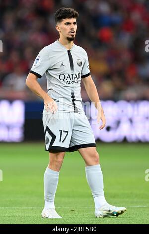 LILLE - V'tor Machado Ferreira Vitinha of Paris Saint-Germain during the French Ligue 1 match between Lille OSC and Paris Saint Germain at Pierre-Mauroy Stadium on August 21, 2022 in Lille, France. ANP | Dutch Height | Gerrit van Keulen Stock Photo