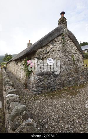 Traditional thatched cottage  by Loch Earn in Lochearnhead village, Scotlend. Stock Photo