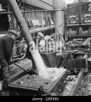 Grimsby Trawlers- Everyday Life With the Fishermen, Grimsby, Lincolnshire, England, UK, 1945. Stock Photo