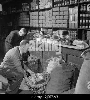 Grimsby Trawlers- Everyday Life With the Fishermen, Grimsby, Lincolnshire, England, UK, 1945. Stock Photo