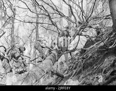 Belgian Commandos in Training, UK, 1945 Men of the 1st Battalion, 2nd ...