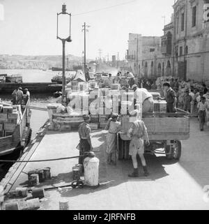 Operation Pedestal, August 1942 Operation Ceres: The unloading of supplies at Malta: Lorries wait on the quayside to take supplies to depots ashore. Stock Photo