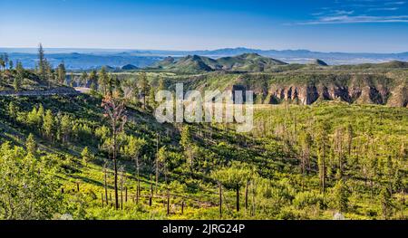 Cañon de los Frijoles, Saint Peters Dome massif behind, Jemez Mountains, view from Road NM-4 near Los Alamos, New Mexico, USA Stock Photo