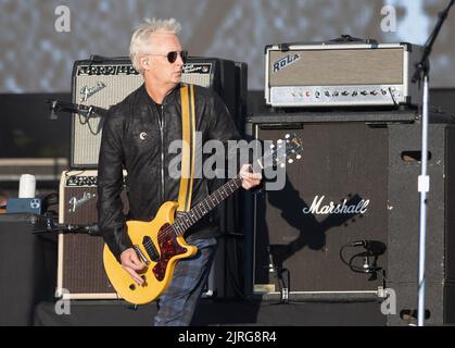 Pearl Jam's Mike McCready Plays National Anthem at MLB Game