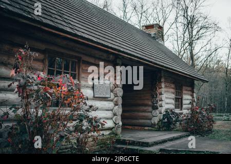 Historic 'The Old Log House' at Montgomery Bell State Park Stock Photo