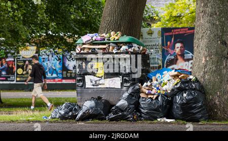 Edinburgh, Scotland, UK, 24th August 2022. Bin strike: overflowing litter bins on the Meadows during the last week of the festival. The strike is in its 7th day with no end yet in sight. Credit: Sally Anderson/Alamy Live News Stock Photo