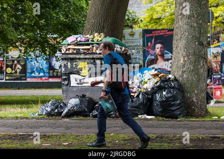 Edinburgh, Scotland, UK, 24th August 2022. Bin strike: overflowing litter bins on the Meadows during the last week of the festival. The strike is in its 7th day with no end yet in sight. Credit: Sally Anderson/Alamy Live News Stock Photo