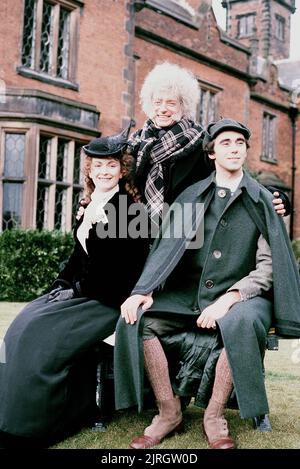 ZULEIKA ROBSON, DAVID RYDER-FUTCHER, GUY HENRY, YOUNG SHERLOCK: THE MYSTERY OF THE MANOR HOUSE, 1982 Stock Photo