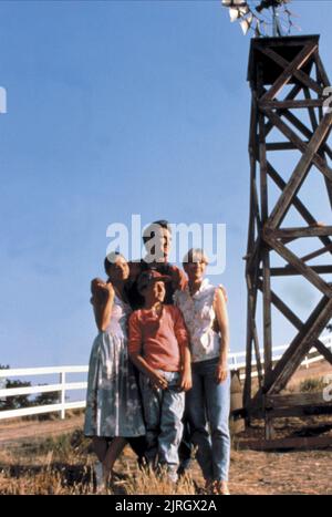 NADINE VAN DER VELDE, BILLY GREEN BUSH, SCOTT GRIMES, DEE WALLACE, CRITTERS, 1986 Stock Photo