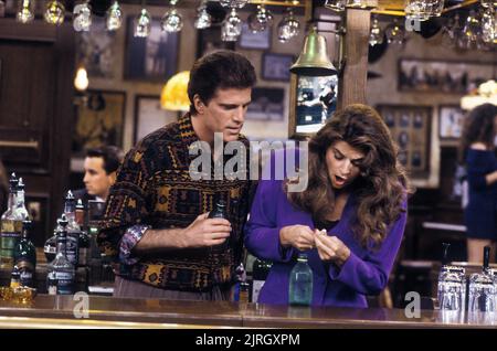 TED DANSON, KIRSTIE ALLEY, CHEERS, 1982 Stock Photo