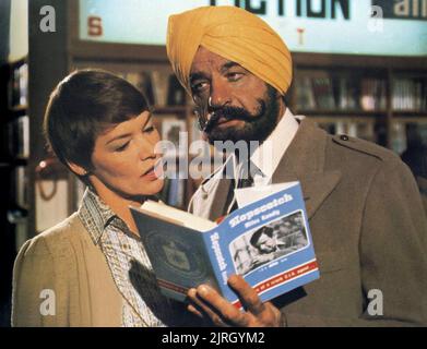 GLENDA JACKSON, WALTER MATTHAU, HOPSCOTCH, 1980 Stock Photo