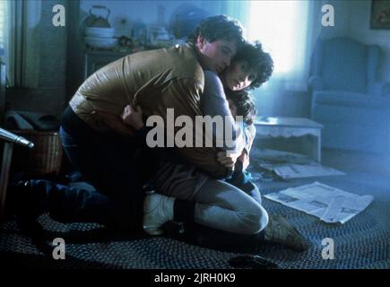 TOM BERENGER, LORRAINE BRACCO, SOMEONE TO WATCH OVER ME, 1987 Stock Photo