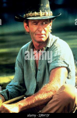 PAUL HOGAN, CROCODILE DUNDEE, 1986 Stock Photo