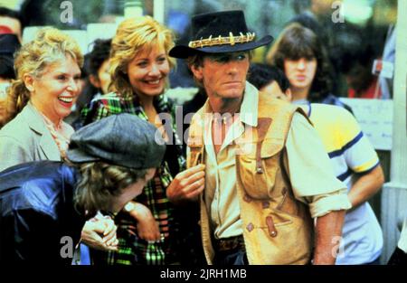 LINDA KOZLOWSKI, PAUL HOGAN, CROCODILE DUNDEE, 1986 Stock Photo - Alamy