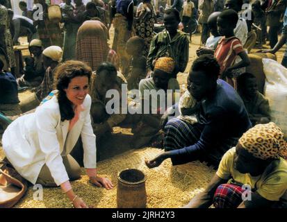 SIGOURNEY WEAVER, GORILLAS IN THE MIST, 1988 Stock Photo