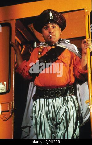 THE JEWEL OF THE NILE (1985) DANNY DEVITO JON 036 Stock Photo - Alamy