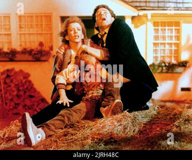 KAREN BLACK, HUNTER CARSON, TIMOTHY BOTTOMS, INVADERS FROM MARS, 1986 Stock Photo