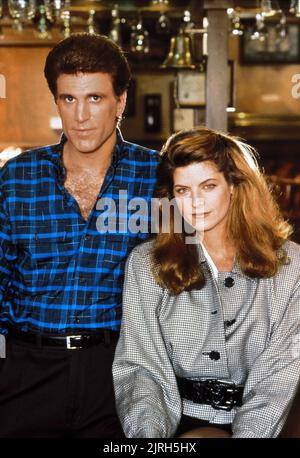 TED DANSON, KIRSTIE ALLEY, CHEERS, 1983 Stock Photo