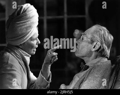 KATHARINE HEPBURN, HENRY FONDA, ON GOLDEN POND, 1981 Stock Photo