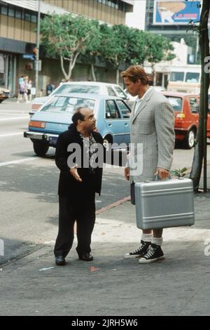 DANNY DEVITO, ARNOLD SCHWARZENEGGER, TWINS, 1988 Stock Photo