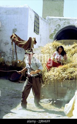 HARRISON FORD, KAREN ALLEN, RAIDERS OF THE LOST ARK, 1981 Stock Photo