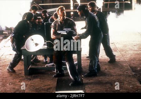 ARNOLD SCHWARZENEGGER, THE RUNNING MAN, 1987 Stock Photo