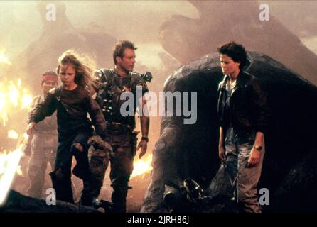 Sigourney Weaver, Michael Biehn / Aliens 1986 directed by James Cameron ...