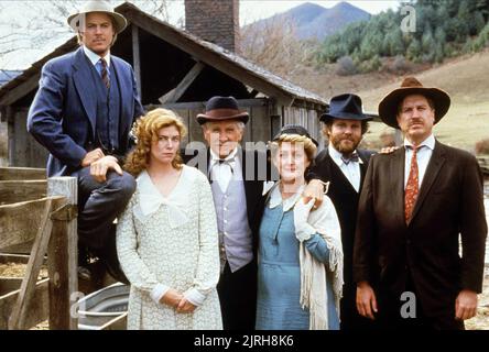 KELLY MCGILLIS, LLOYD BRIDGES, EILEEN RYAN, WINTER PEOPLE, 1989 Stock Photo