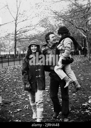 JACLYN SMITH, DAVID DUKES, JESSICA RENE CARROLL, SENTIMENTAL JOURNEY, 1984 Stock Photo