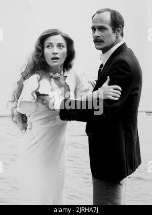 GERALD MCRANEY, JANE SEYMOUR, THE HAUNTING PASSION, 1983 Stock Photo